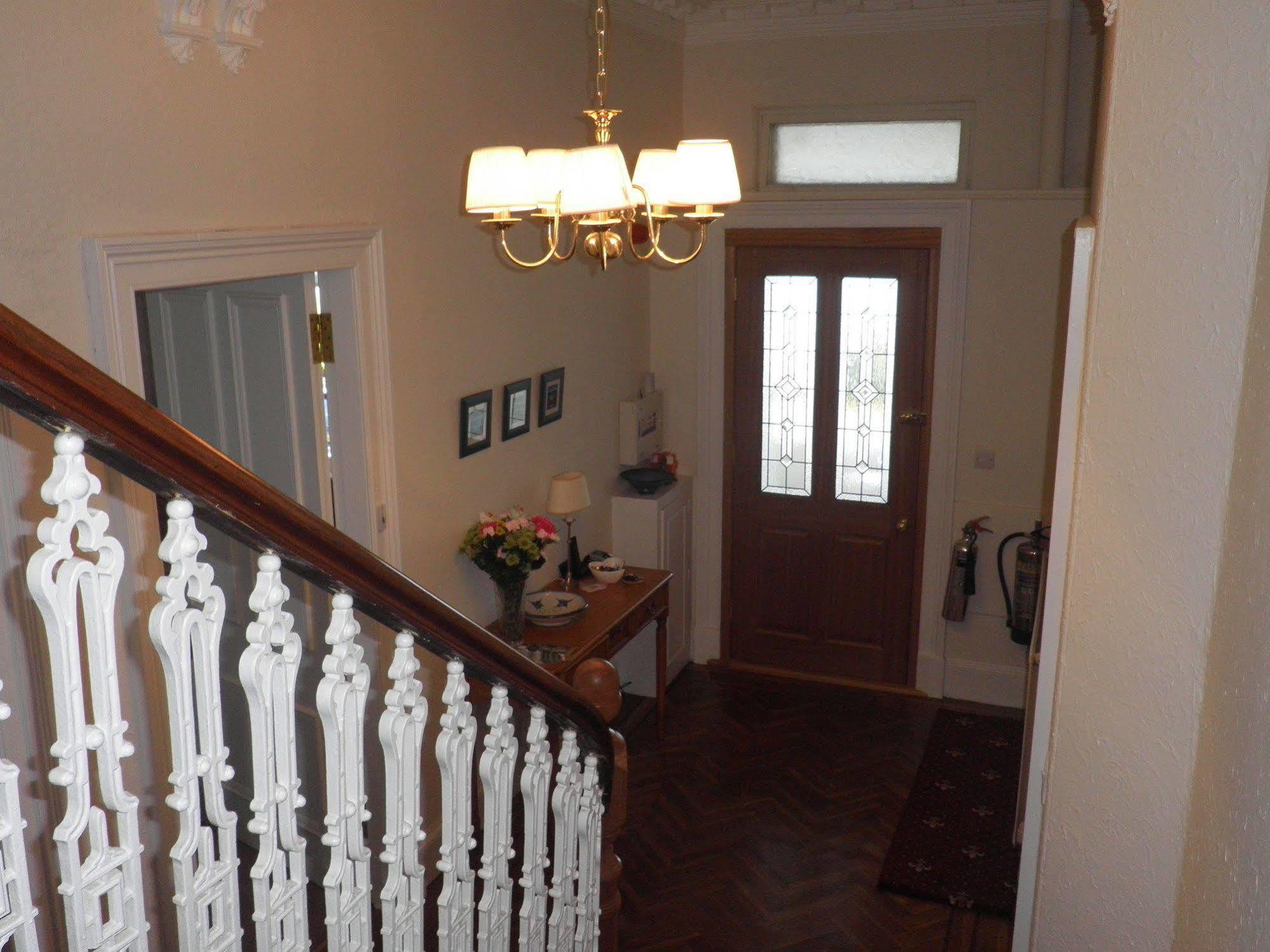 Kirn Douglas Park Guest House מראה חיצוני תמונה